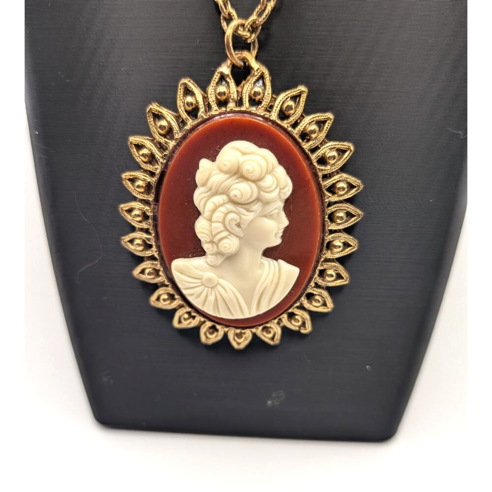 Vintage Cameo Portrait Pendant Necklace Gold Tone Victorian Revival 22" READ